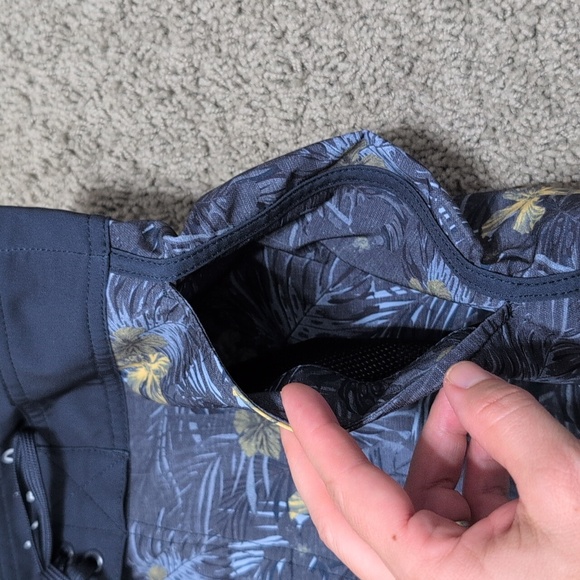 Travis Mathew Board Shorts Tropical Floral Print Navy Blue Yellow Men's Size 32 - Picture 6 of 10